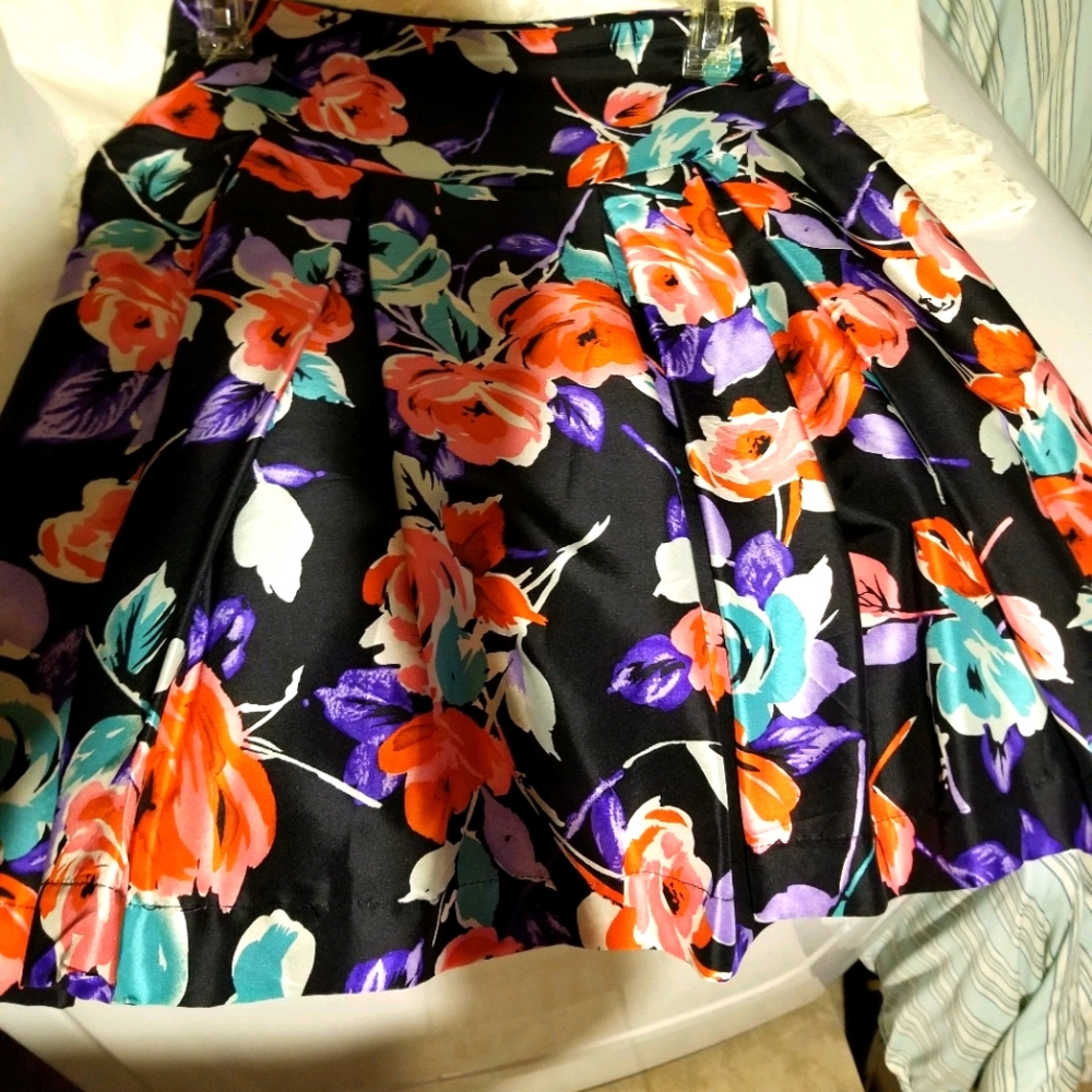 100% Natural Silk Express Skirt sz. 2